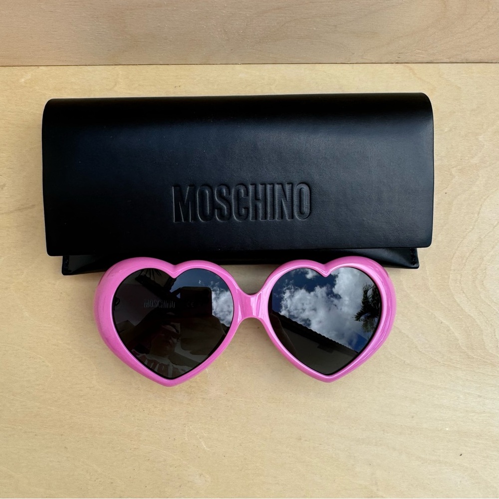 NEW Authentic Moschino Heart Sunglasses Pink